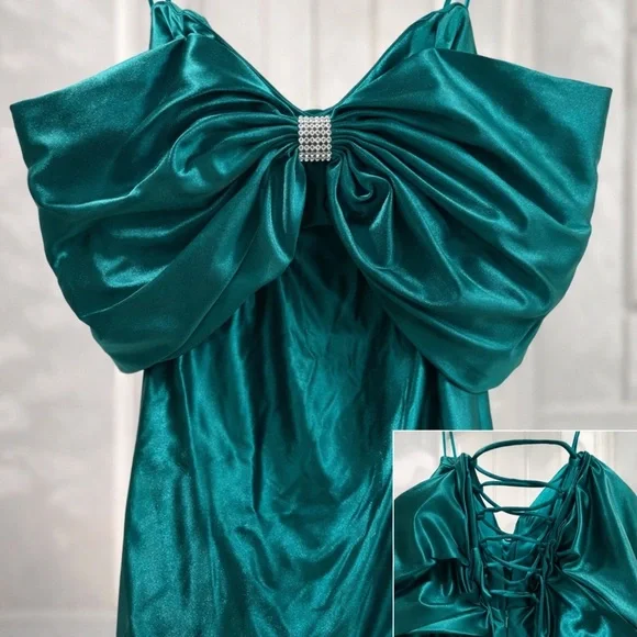Emerald Off-Shoulder Satin Mini Dress - Picture 2 of 2